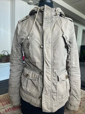 TNA Women's Utility Jacket in Light Taupe with Buttoned Pockets